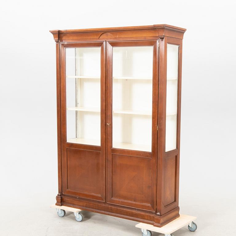 Vitrinskåp 1900-talets andra hälft.