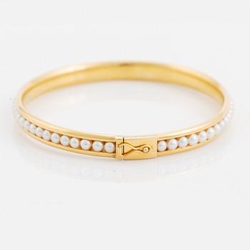 18K gold and pearl bangle, Alton.