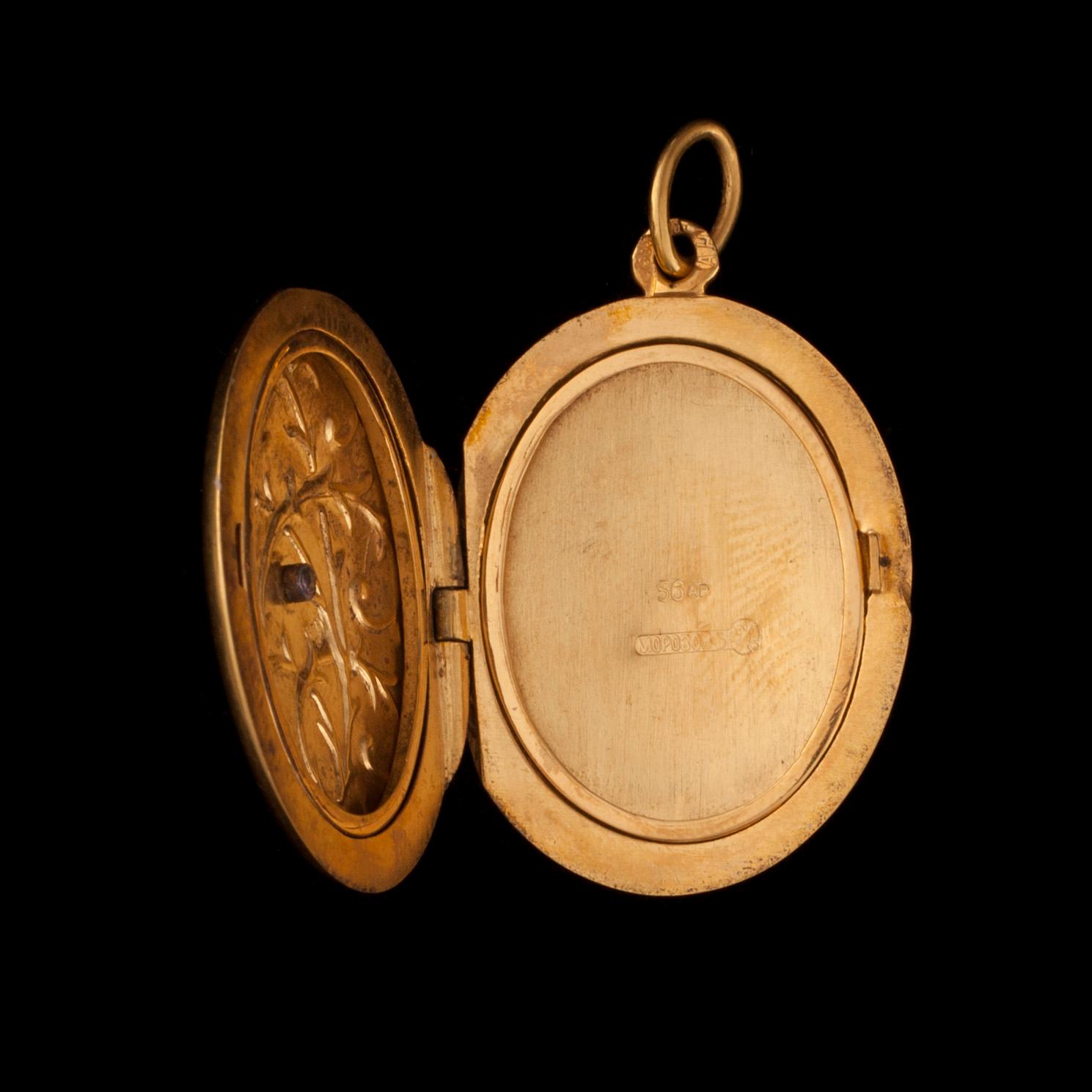 MEDALJONG, 14K guld (56), emaljerad dekor, diamant.