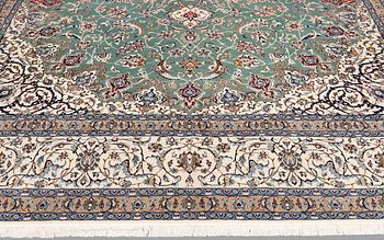 A part silk Nain carpet, so-called 6LAA, approx. 408 x 305 cm.