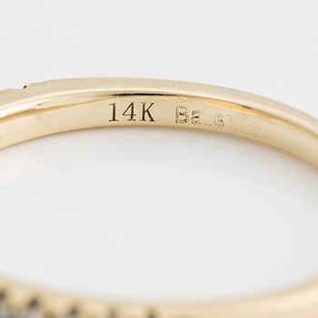 Ring 14K guld med runda briljantslipade diamanter.