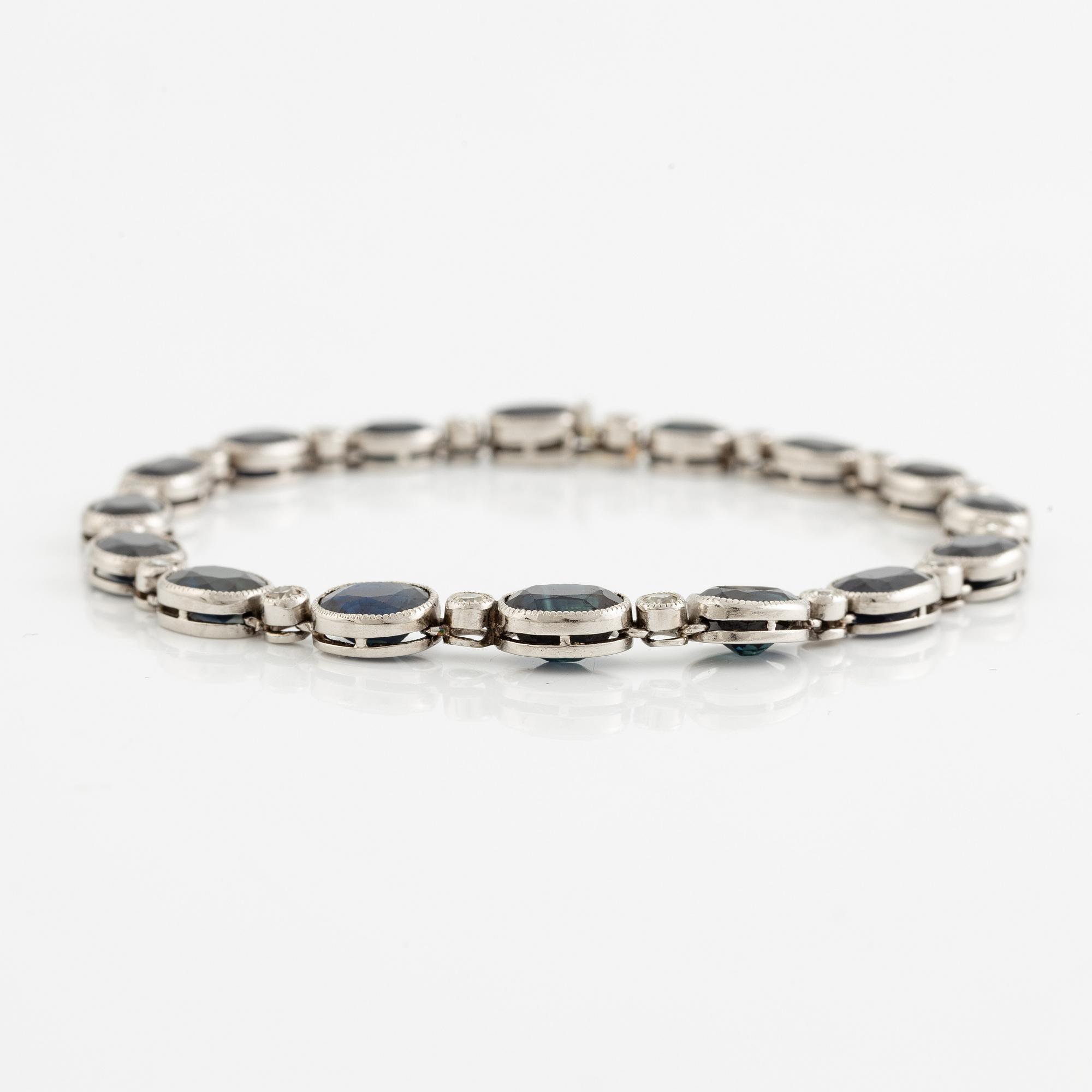 Armband, 18K vitguld med doserade ovala safirer och gammalslipade diamanter, Fransk stämpel.