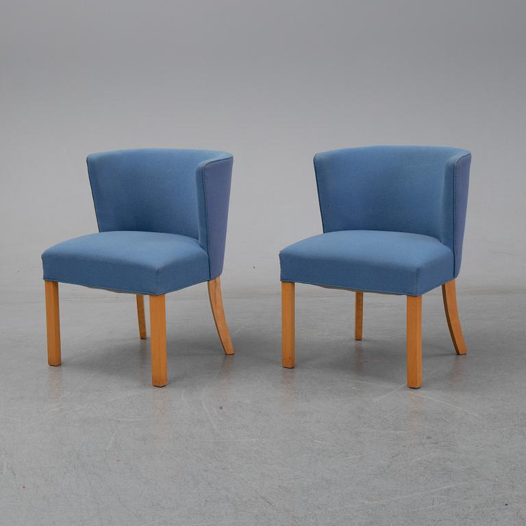 Fritz Henningsen, a pair of beech easy chairs, Fritz Hansen, Denmark.