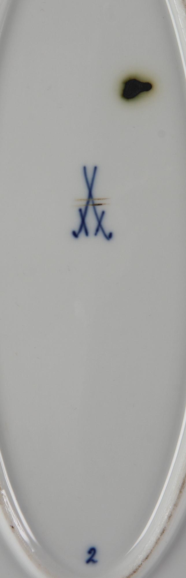 STEKFAT OCH SKÅLFAT, 3 delar, porslin, Meissen, "lökmönstrad".