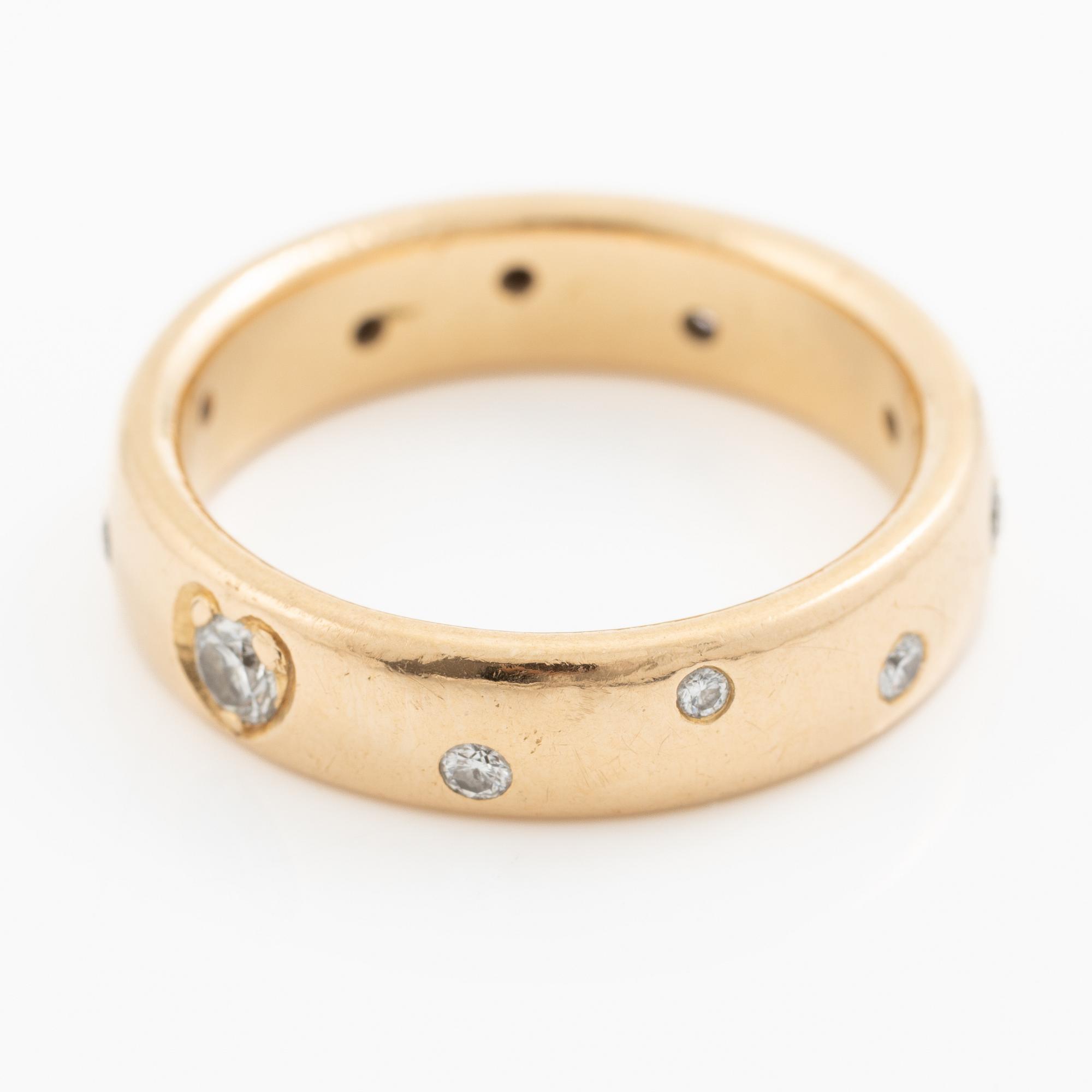 Ring, 18K gold with brilliant-cut diamonds.