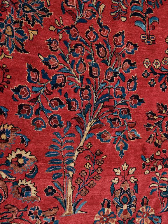 MATTO,  a semi-antique/old Lilihan probably, ca 470 x 343-349,5 cm (as well as 2-2,5 cm blue flat weave at the ends).