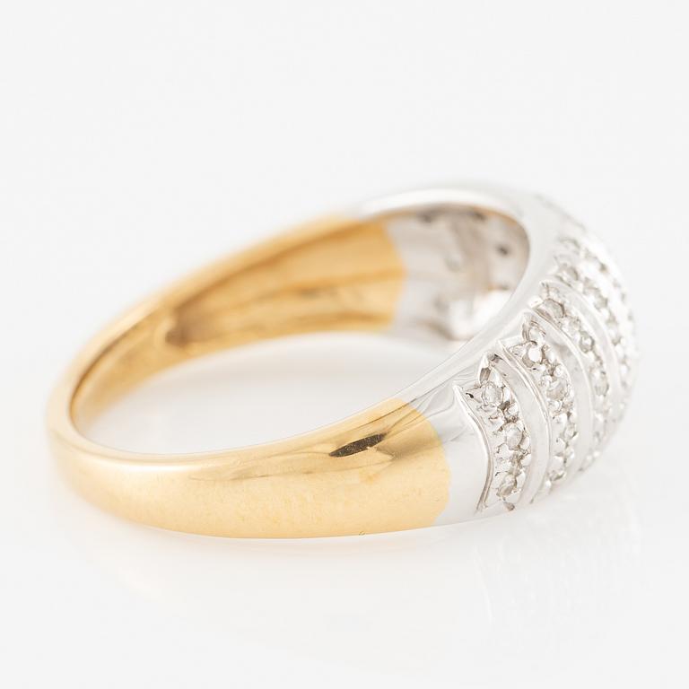 Ring, 18K guld med små åttkantslipade diamanter.
