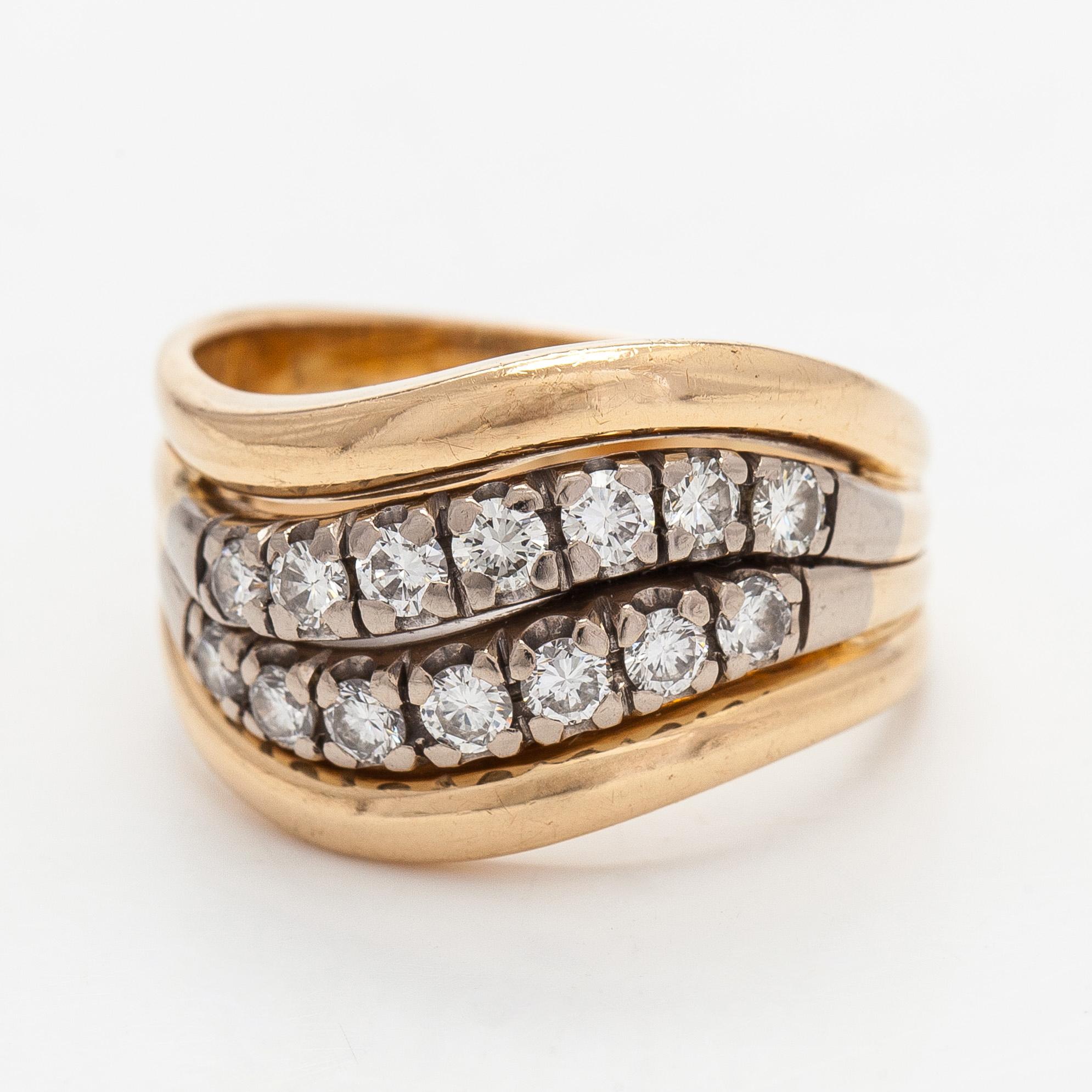 Ring, 14K guld och briljantslipade diamanter.
