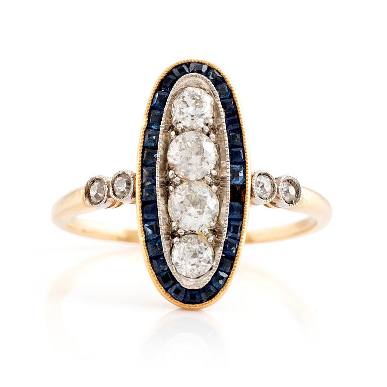 Ring 18K guld med gammalslipade diamanter och trappslipade safirer.