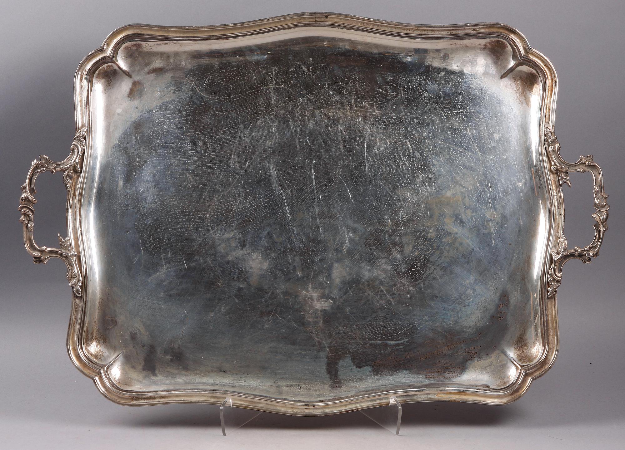 BRICKA, silver, rokokostil, svenska importstämplar. Vikt ca 3500gram.