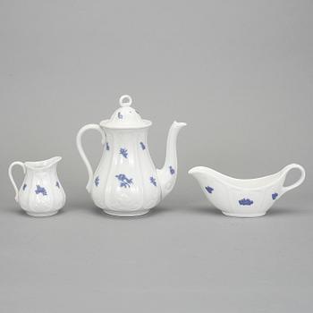 KAFFE- och MATSERVIS, 42 delar, "Blå Blom", bl.a. Gustavsberg.