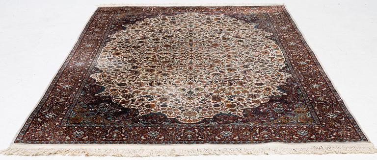 Carpet, Kirman, 275 x 185 cm.