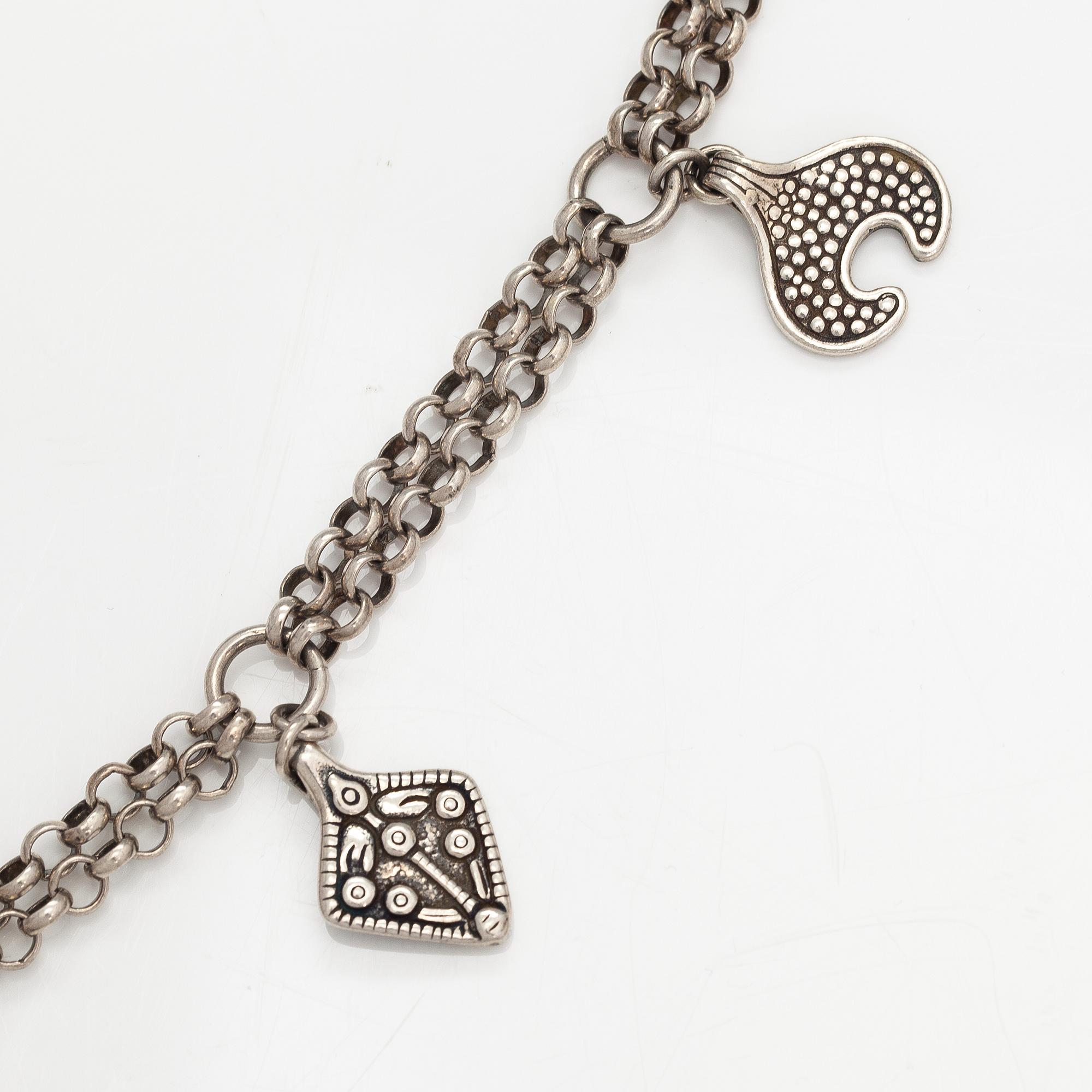 A stelring silver collier "Treasure collier/collection". Kalevala Koru, Helsinki 1989.