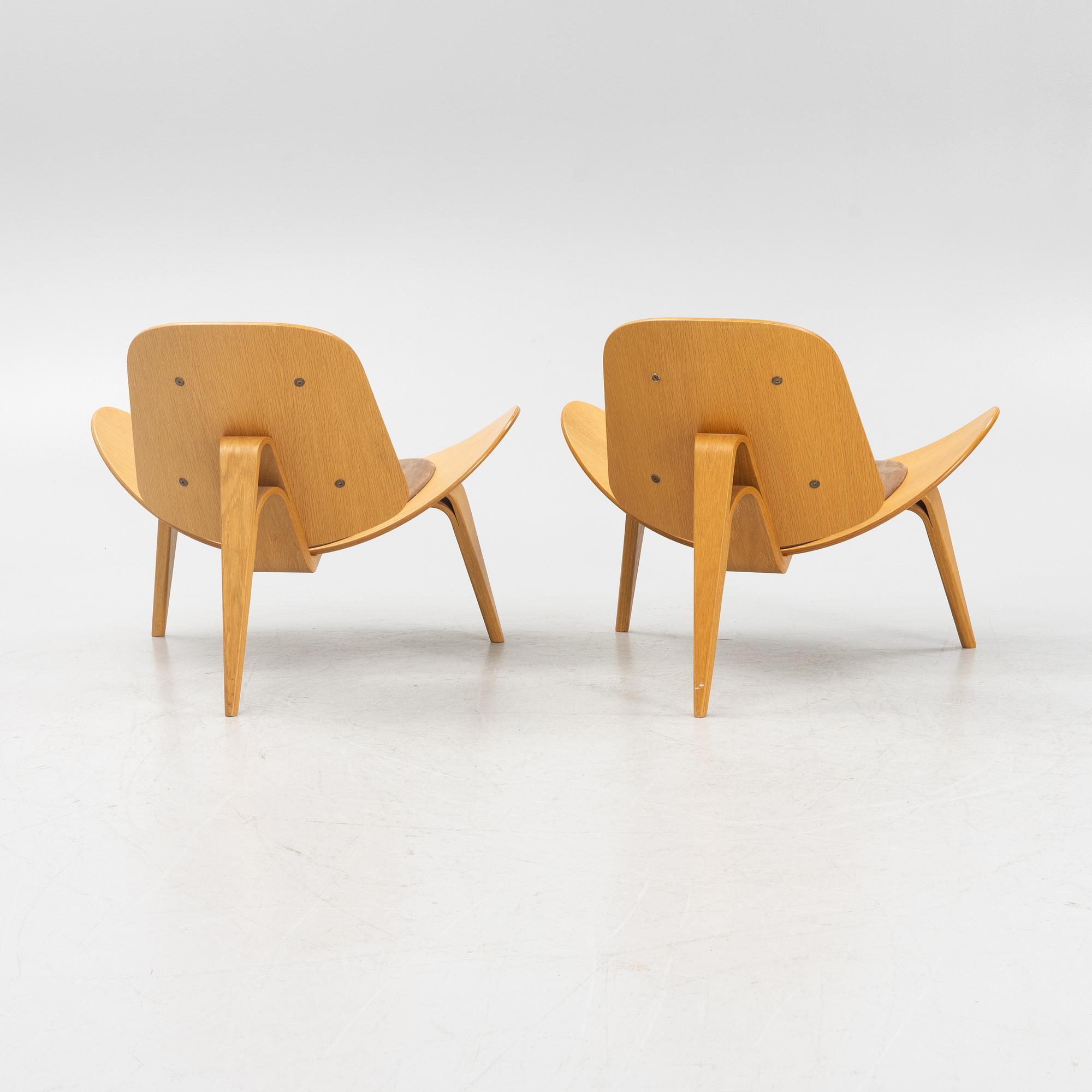 Hans J. Wegner, a pair of 'CH07' lounge chairs,