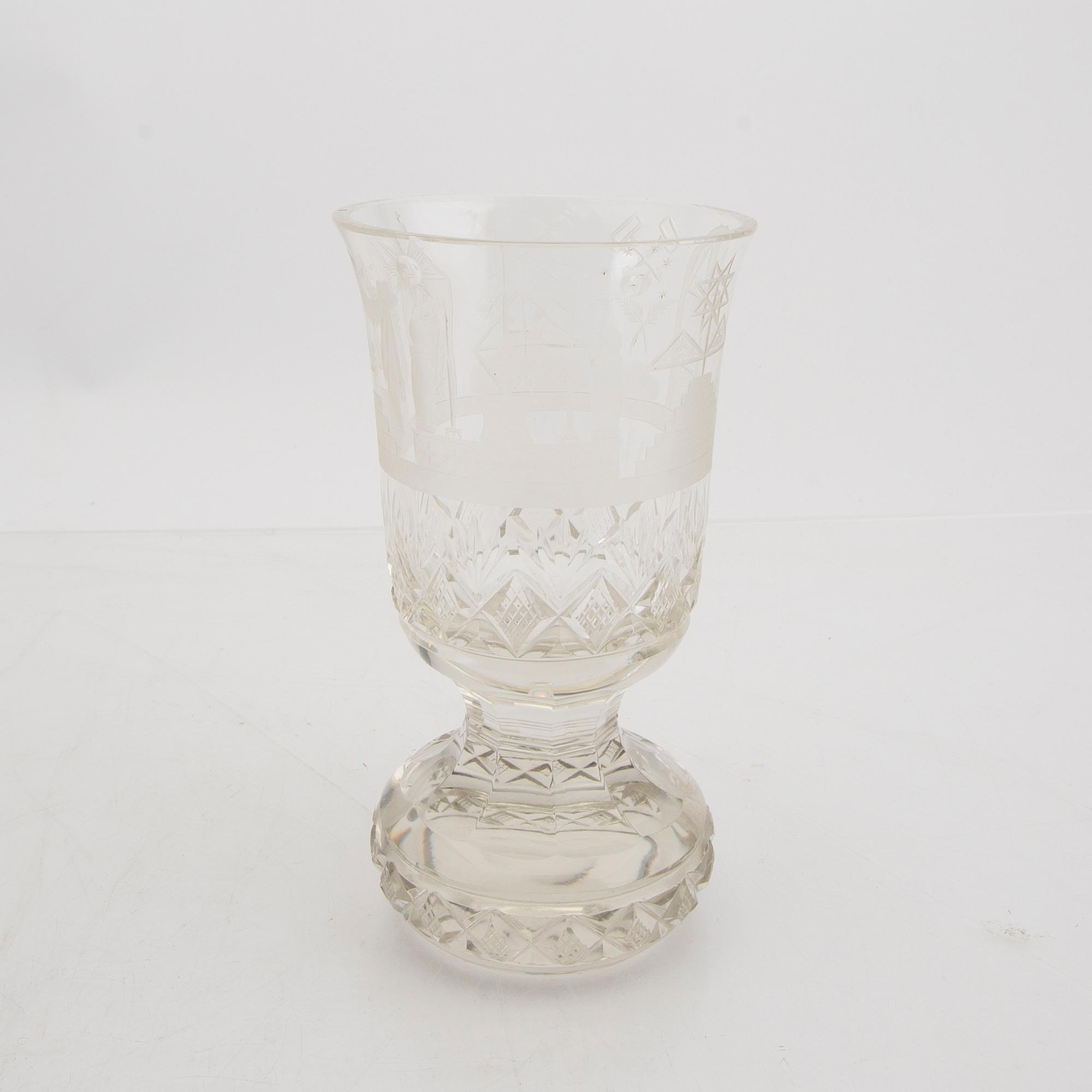 Karaff med silverfattning samt frimurarglas sent 1800-tal.