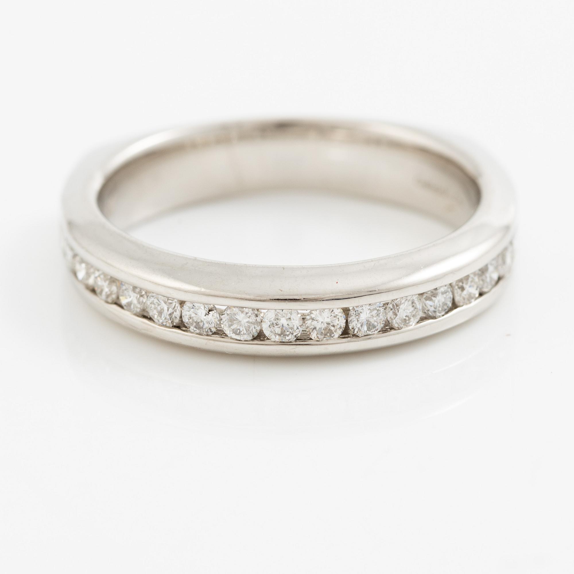 Ring, half eternity band, 14K white gold set with brilliant-cut diamonds.