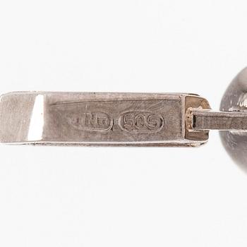 Riipus, 14K valkokultaa, pinkki safiiri ja briljanttihiottuja timantteja.