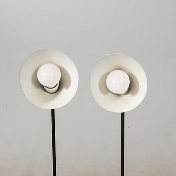 Arne Jacobsen, golvlampor 1 par, "AJ" för Louis Poulsen, Danmark.