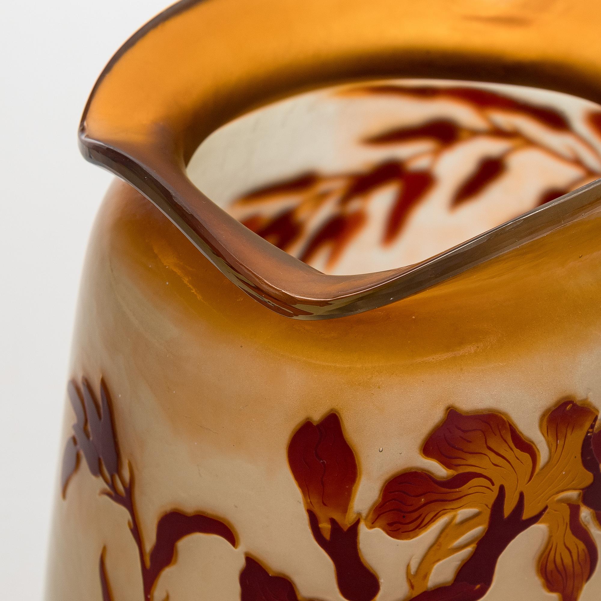 Emile Gallé, vas, överfågnsglas, signerad  E. Gallé, Frankrike, 1800-talets slut.