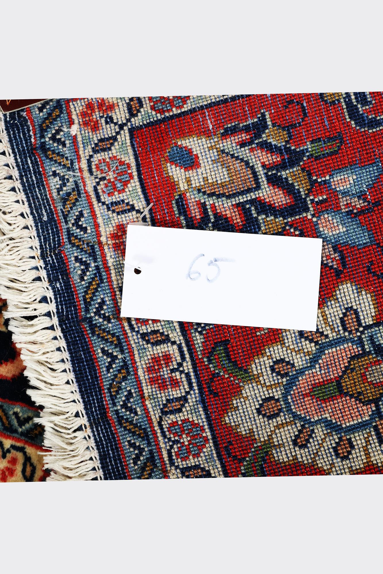 A RUG, Sarouk, ca 212 x 132 cm.