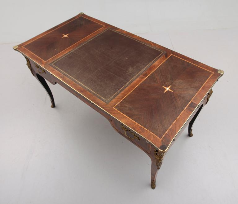 SKRIVBORD, rokokostil, 1900-talets första hälft.