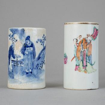 PENSELSTÄLL, 2 st, porslin, Kina, 1900-tal.