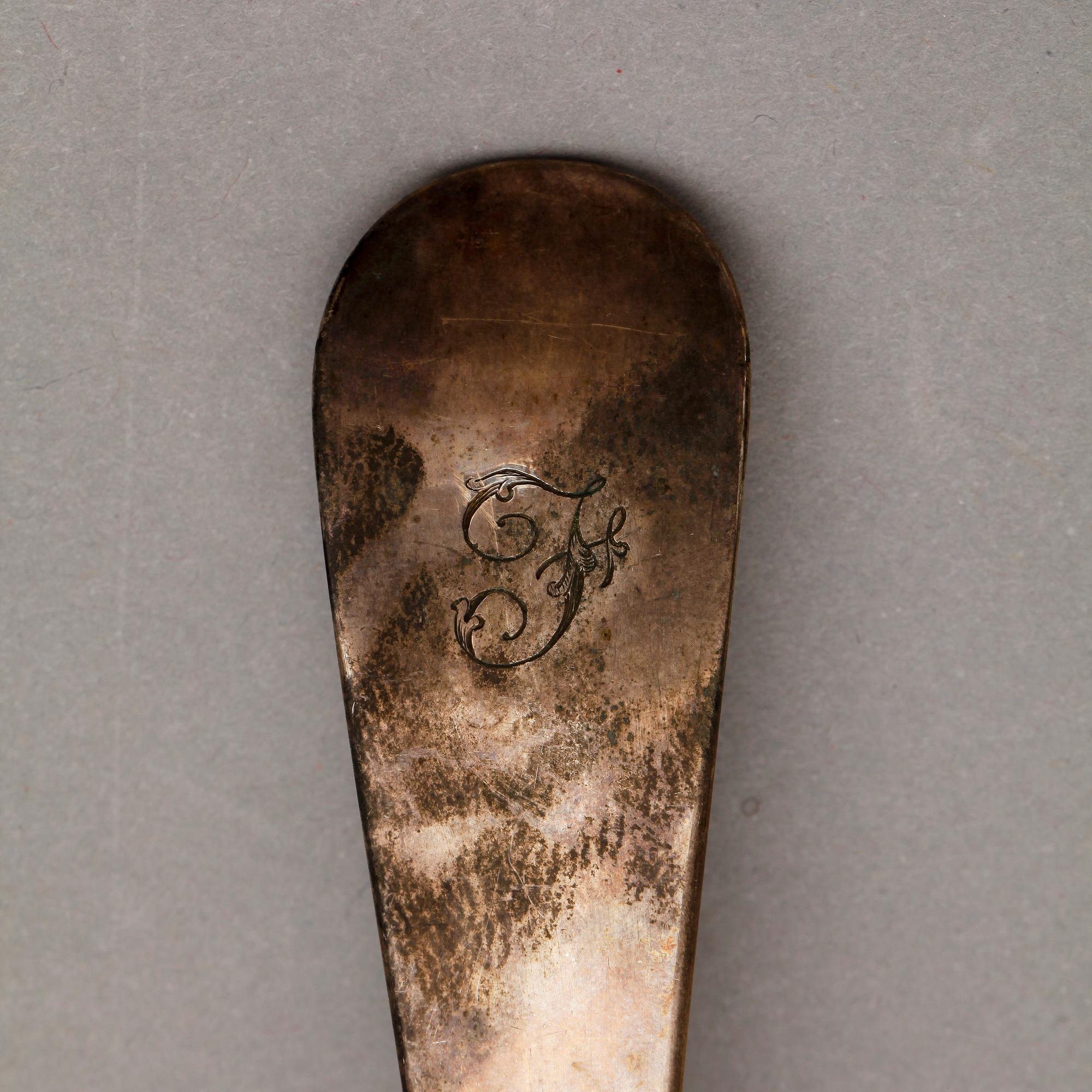 SOPPSLEV, silver, otydliga stämplar, England troligen 1700-tal. Vikt ca 213 gram.