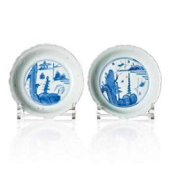 1153. A pair of blue and white 'anhua' dishes, Ming dynasty, Wanli (1572-1620).