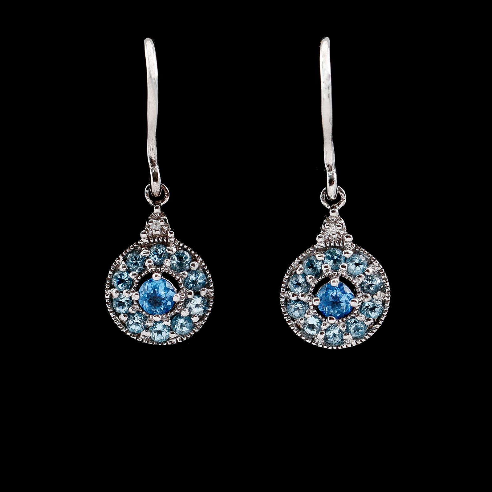 ÖRHÄNGEN, 1 par, 10 k vitguld, topaser, briljantslipade diamanter tot 0.01 ct.