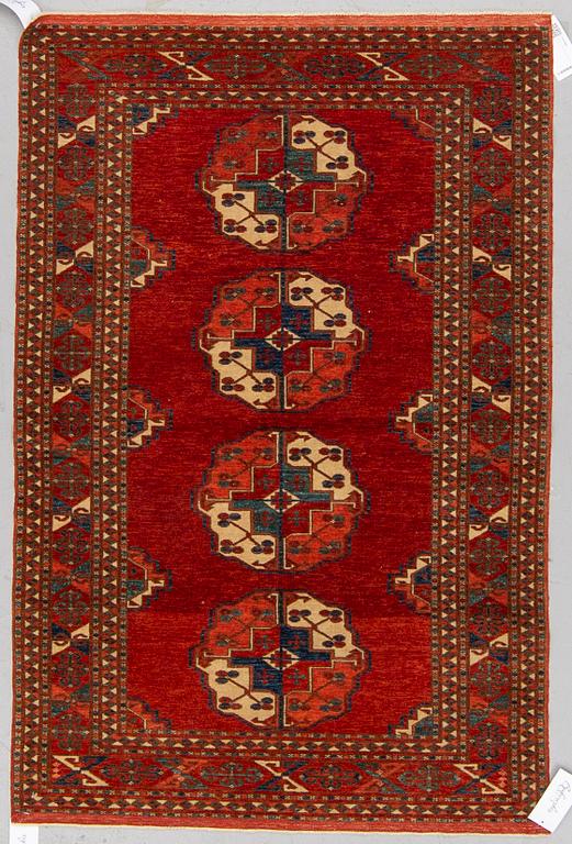 A RUG, ORIENTAL, CA 142 x 92 cm.