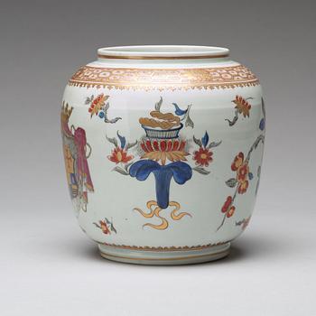 A French Samson Armorial vase, circa 1900.