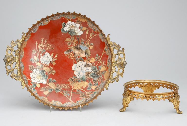 SKÅL PÅ FOT, porslin, Satsuma, Japan, sent 1800-tal.