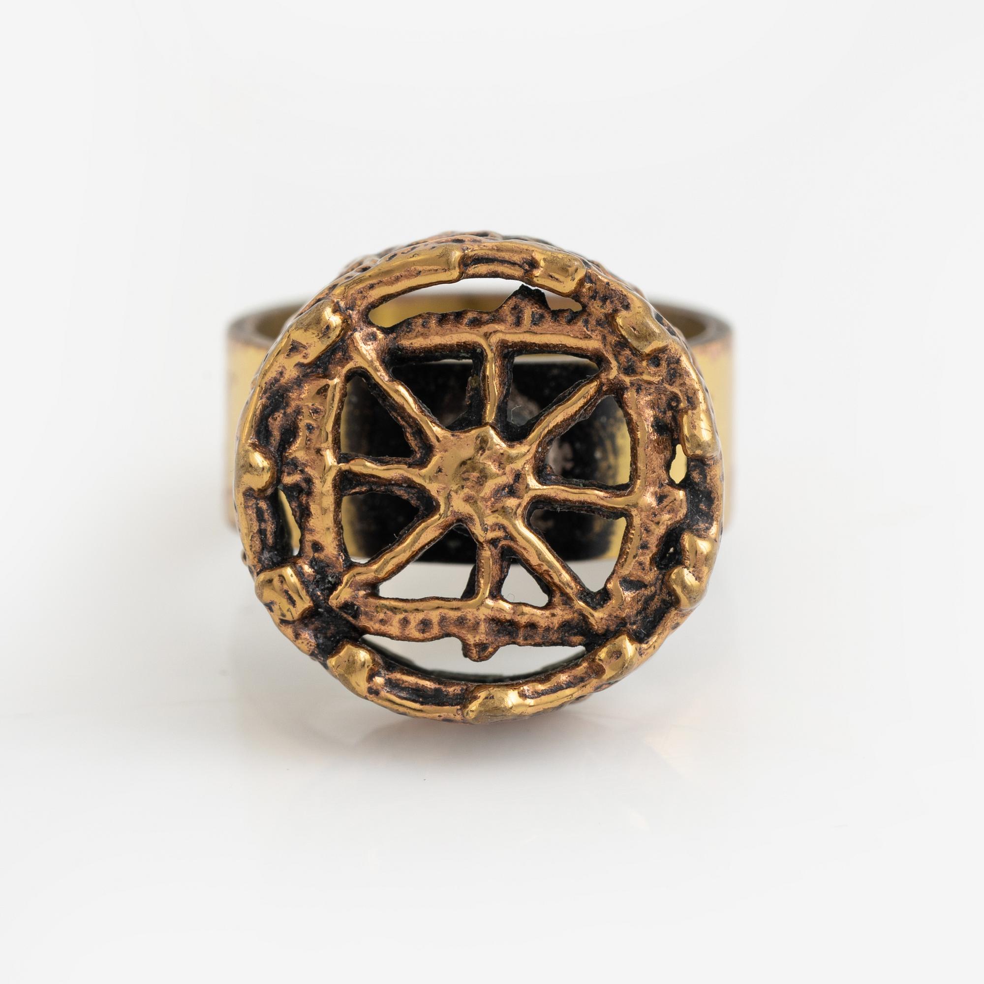 Pentti Sarpaneva, halsband samt ring, brons,