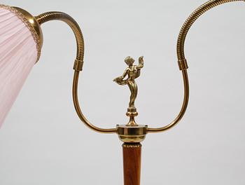 GOLVLAMPA, omkring 1900-talets mitt.
