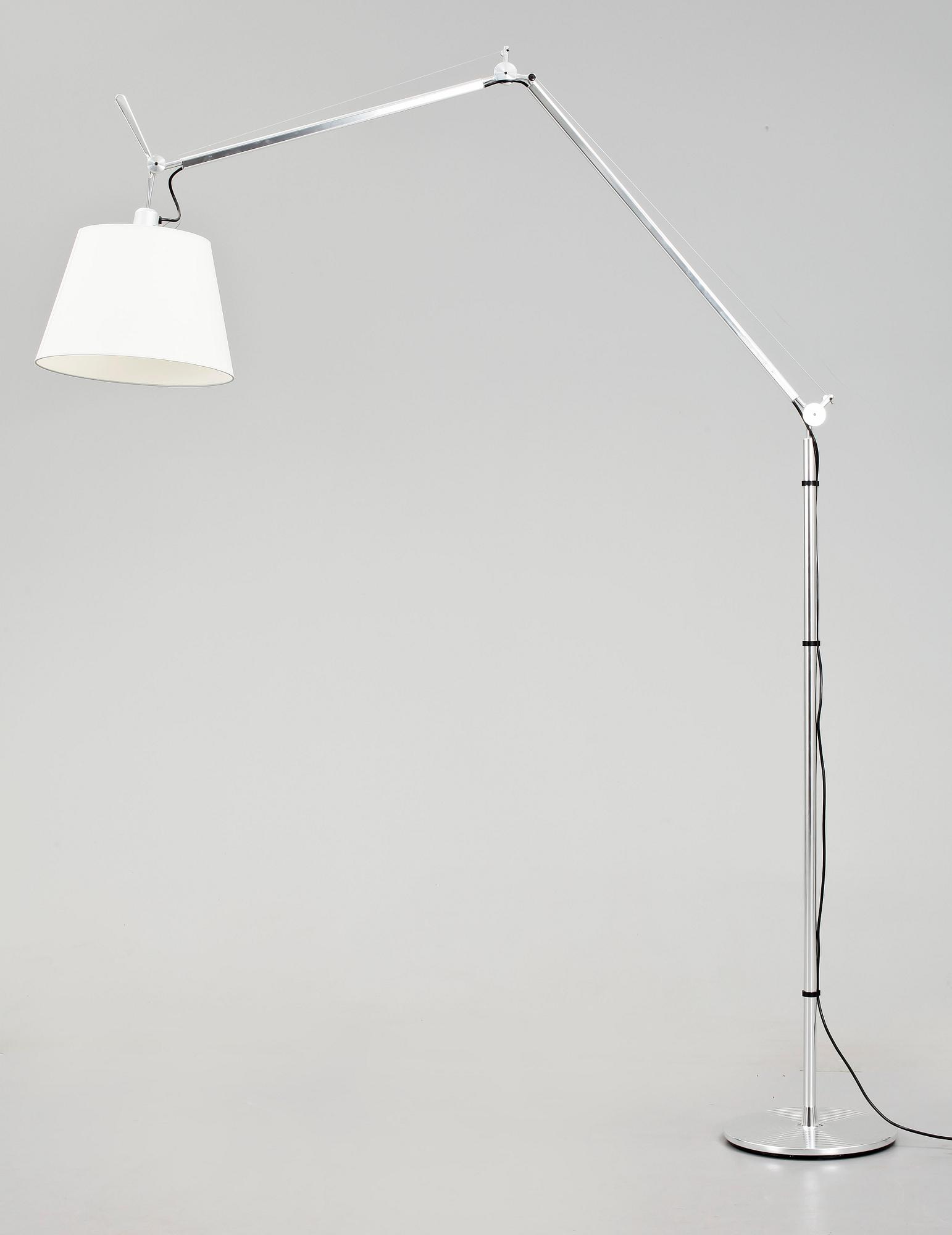 GOLVLAMPA, metall. Artemide, Tolomeo Bord, design: Michele De Lucchi, Giancarlo Fassina. H ca 390.