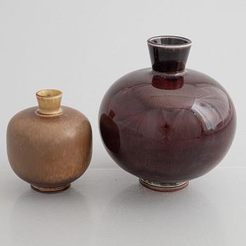 Berndt Friberg, a set of two stoneware vases, Gustavsbergs studio, 1974-77.