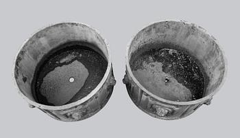 TRÄDGÅRDSURNOR, 1 par, 1900-talets senare del.