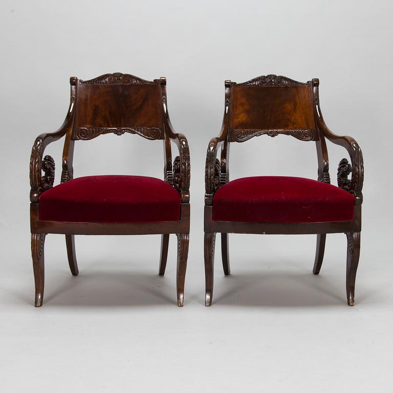 Karmstolar, ett par, empire, Ryssland/Baltikum, 1800-talets första hälft.