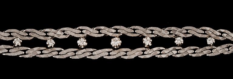 ARMBAND, 18k vitguld med 7 briljantslipade diamanter 0.27 ct, Una A Erre, Italien, importstämplad. Vikt 21 g.