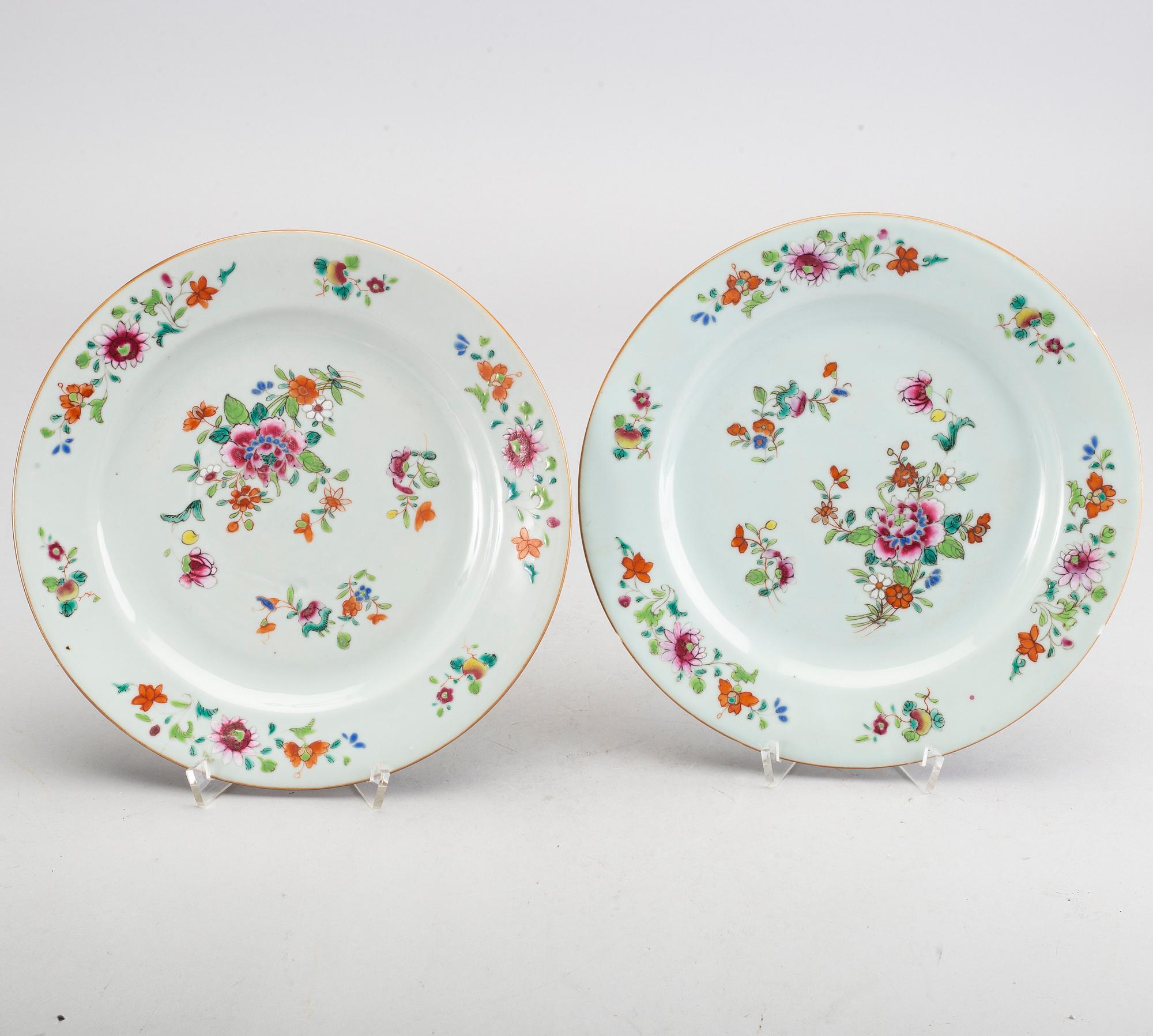 SET OF EIGHT  CHINES  PORCELAIN  EIGHT FAMILLE ROSE QIANLONG DISHES.