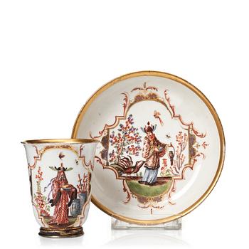 302. Kopp med fat, porslin. Meissen, 1730/40-tal.