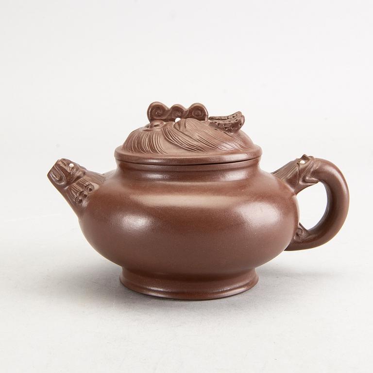 TEKANNOR 6 st Kina 1900-tal delvis glaserat lergods.