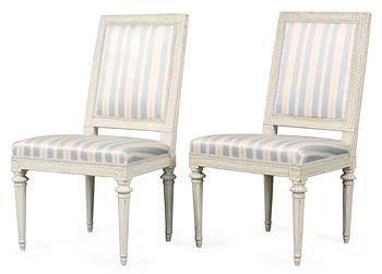 886. A pair of Gustavian chairs.