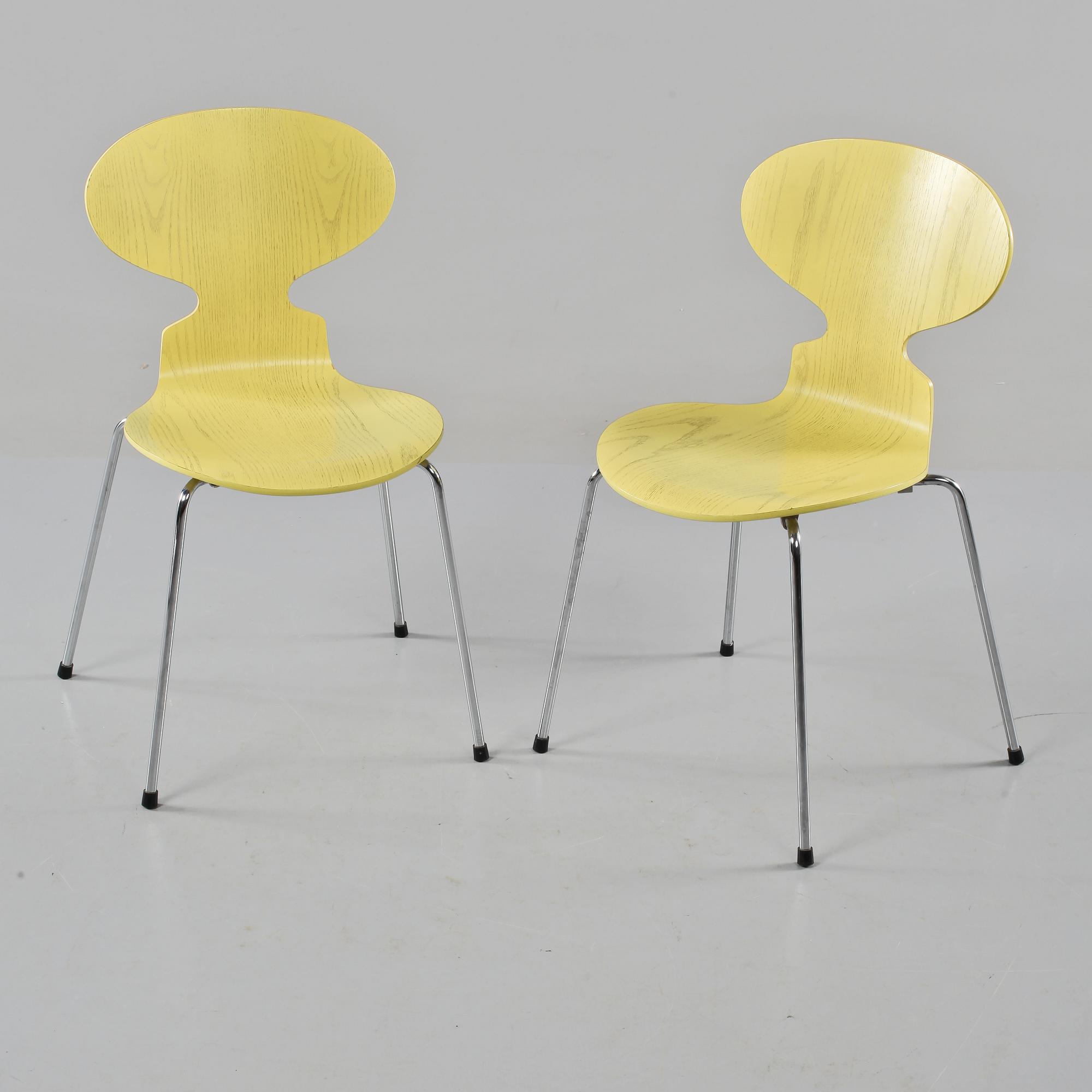 STOLAR, ett par, "Myran", Arne Jacobsen, Fritz Hansen, Danmark, tillverkade 1996.