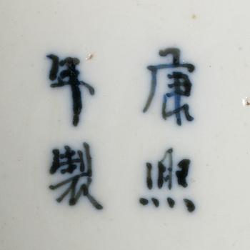 VASER, ett par, porslin, Kina, Kangxi (1662-1722).