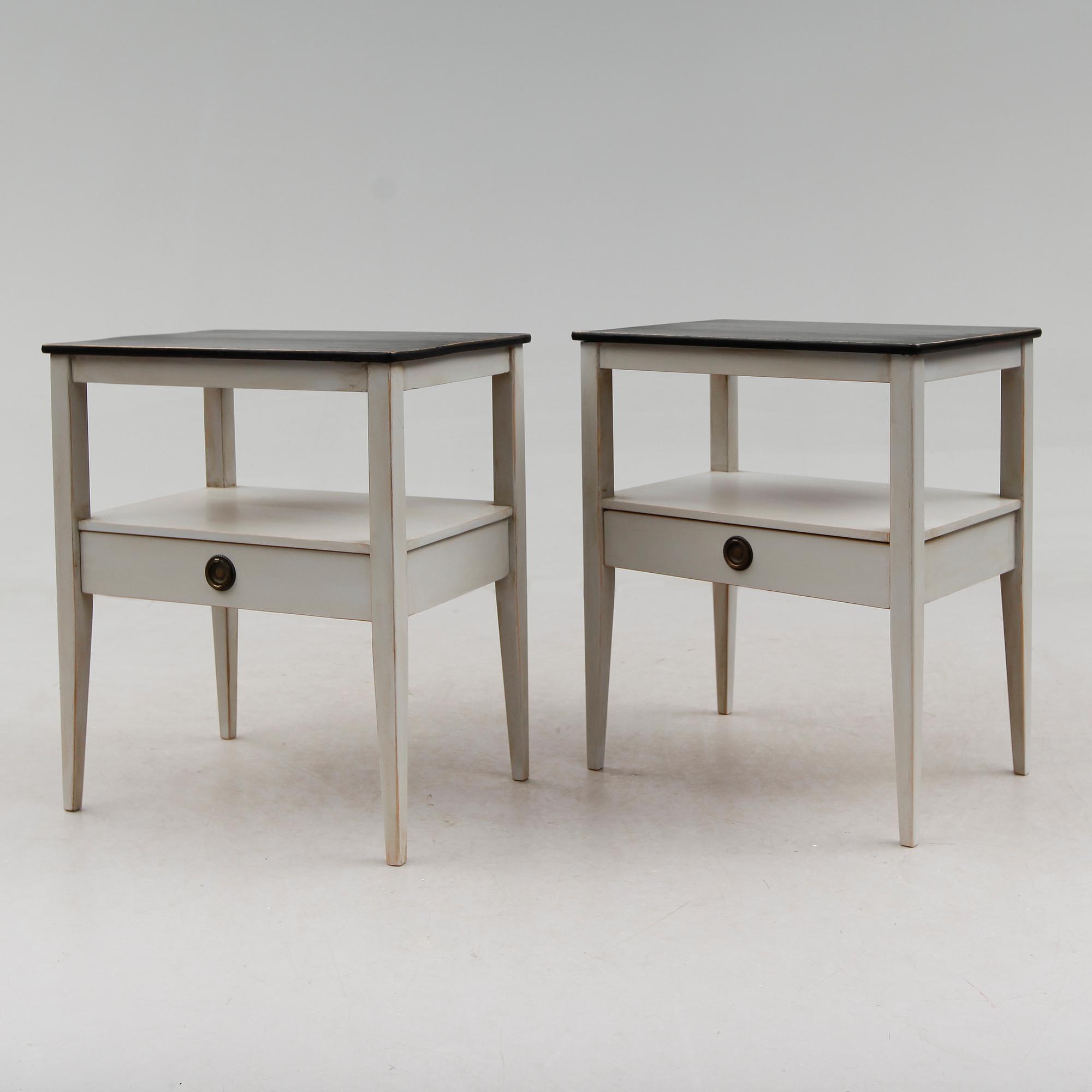 SÄNGBORD, 1 par, 1900-talets mitt.