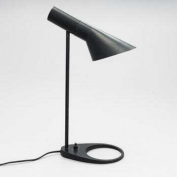Arne Jacobsen, bordslampa, "AJ" mini, Louis Poulsen, Danmark.