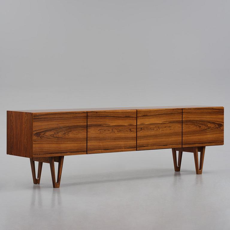 Ib Kofod-Larsen, sideboard, modell "501" ur "Ib 500"-serien, Seffle Möbelfabrik, Säffle, 1960-tal.