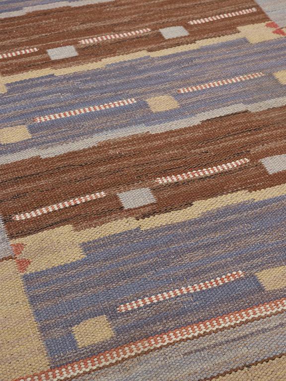 CARPET. "Blåsvarten". Flat weave. 153,5 x 108 cm. Signed MMF.