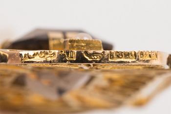 HÄNGE, 18K guld med rökkvarts samt pärlor. Guldvaruaktiebolaget, Malmö, 1930.